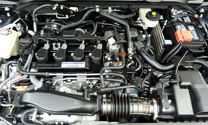 Nissan Sentra Photos: Honda Civic engine
