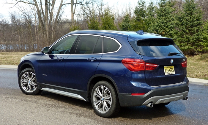 X1 Reviews: BMW X1 rear quarter view