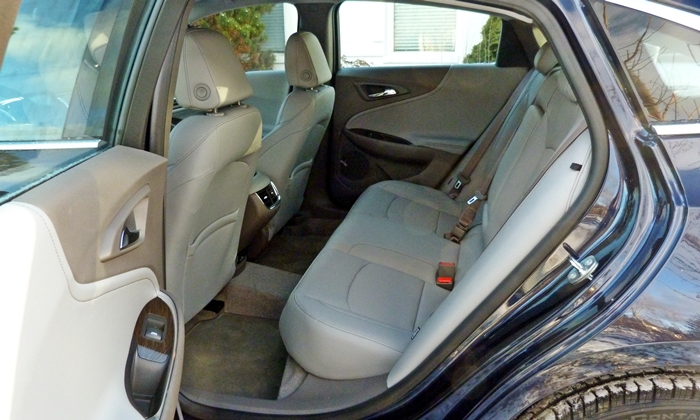 Malibu Reviews: Chevrolet Malibu back seat