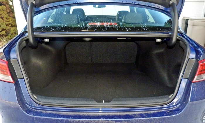 Malibu Reviews: Chevrolet Malibu trunk