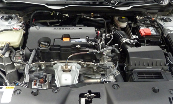 Honda Civic Photos: 2016 Honda Civic 2 liter engine