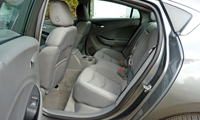 Volt Reviews: Chevrolet Volt rear seat