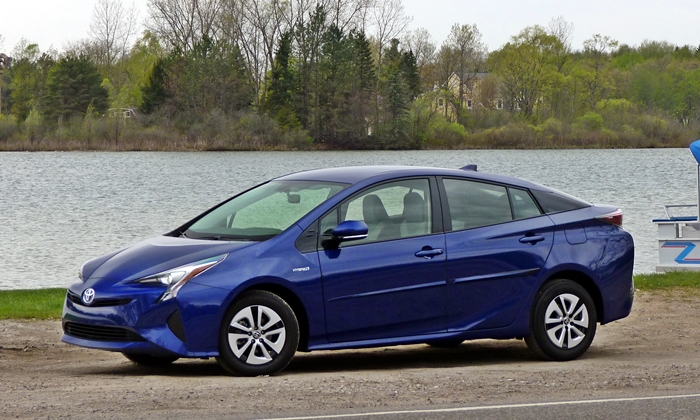 Prius Reviews: Toyota Prius front quarter