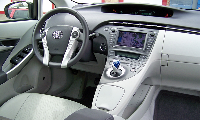 Toyota Prius Photos: 3rd-gen Toyota Prius interior right angle