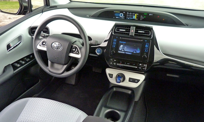 Toyota Prius Photos: Toyota Prius interior right angle