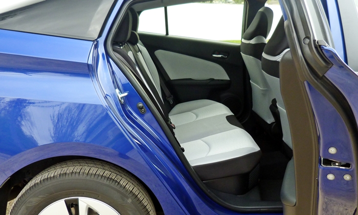 Prius Reviews: Toyota Prius rear seat