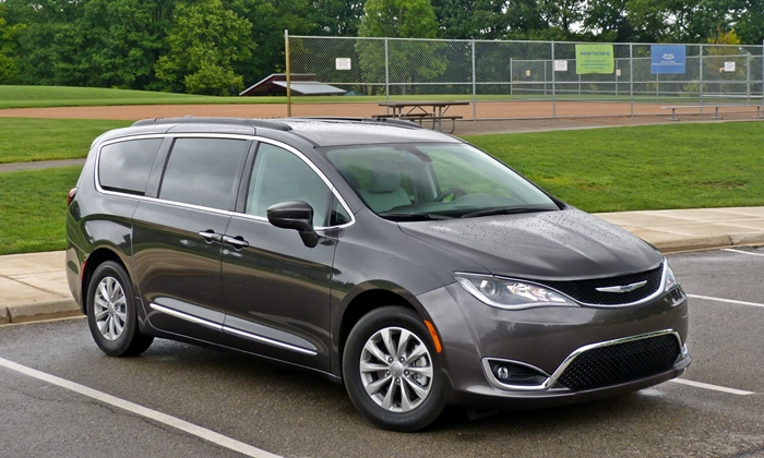 2017 Chrysler Pacifica front quarter view