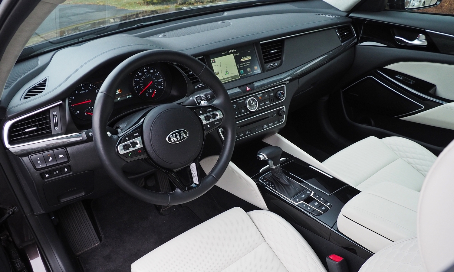 Cadenza Reviews: 2017 Kia Cadenza interior