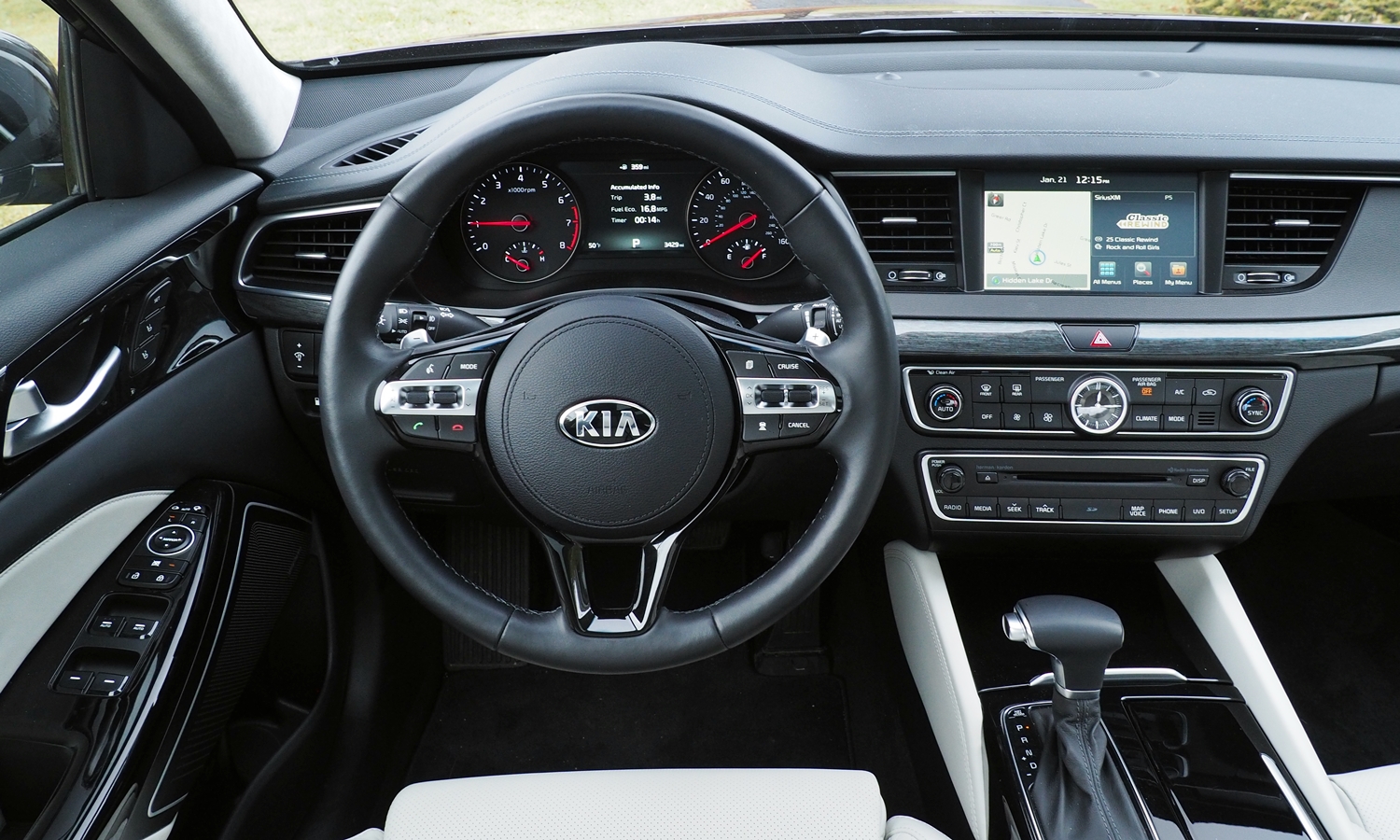 Cadenza Reviews: 2017 Kia Cadenza instrument panel