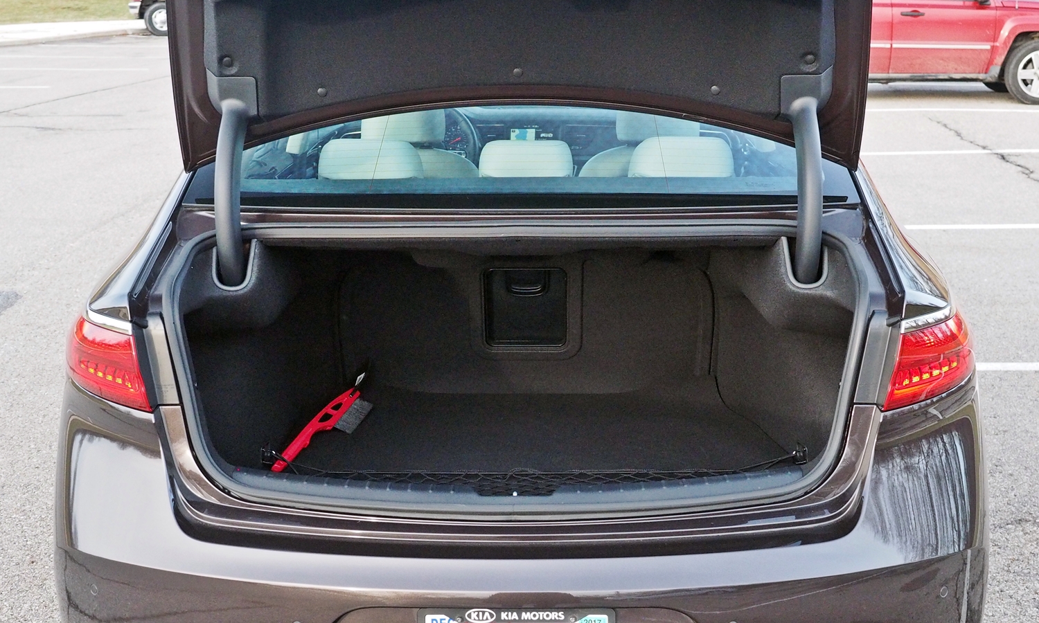 Cadenza Reviews: 2017 Kia Cadenza trunk