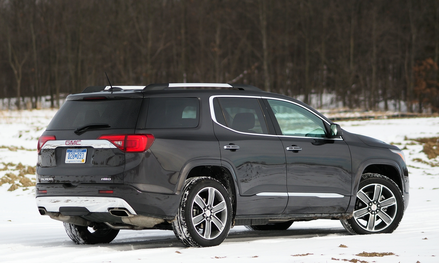 Acadia Reviews: 2017 GMC Acadia rear quarter view