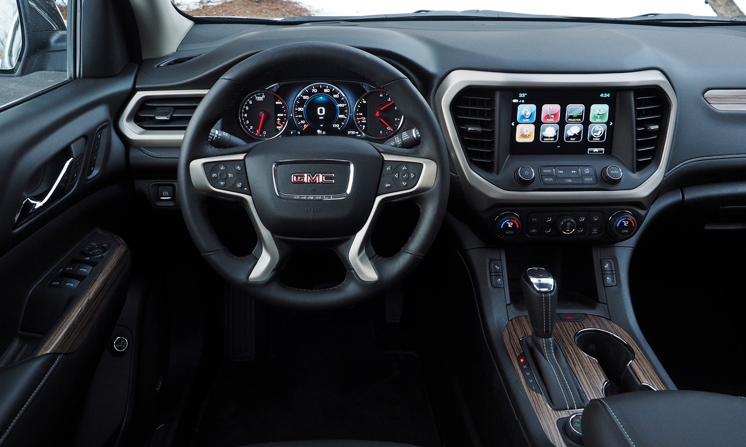 Acadia Reviews: 2017 GMC Acadia instrument panel
