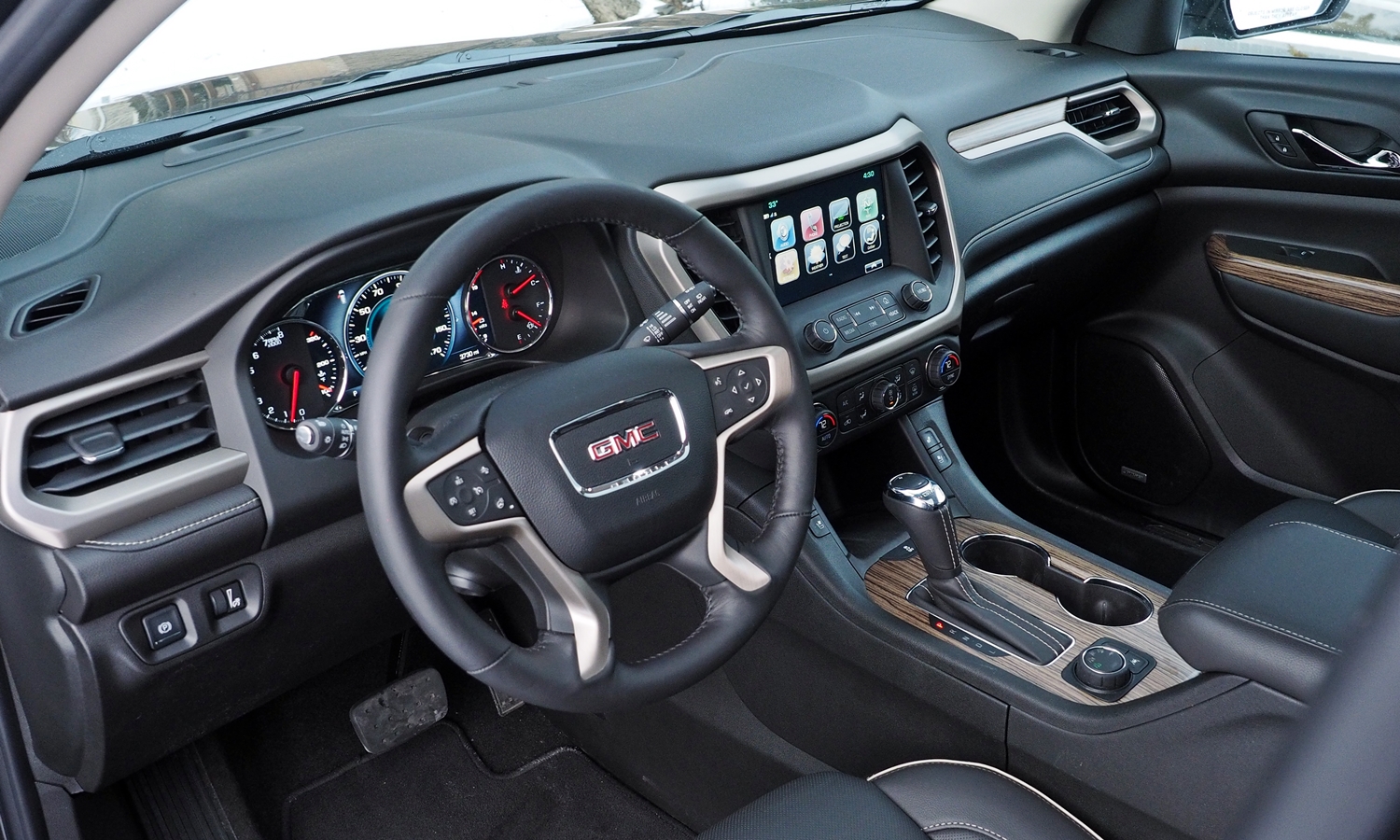 Acadia Reviews: 2017 GMC Acadia interior