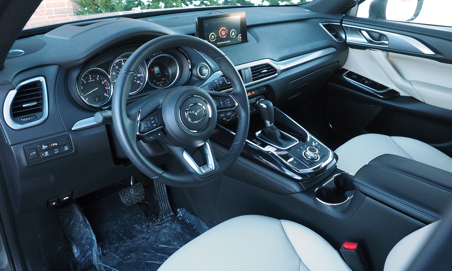 GMC Acadia Photos: 2016 Mazda CX-9 interior