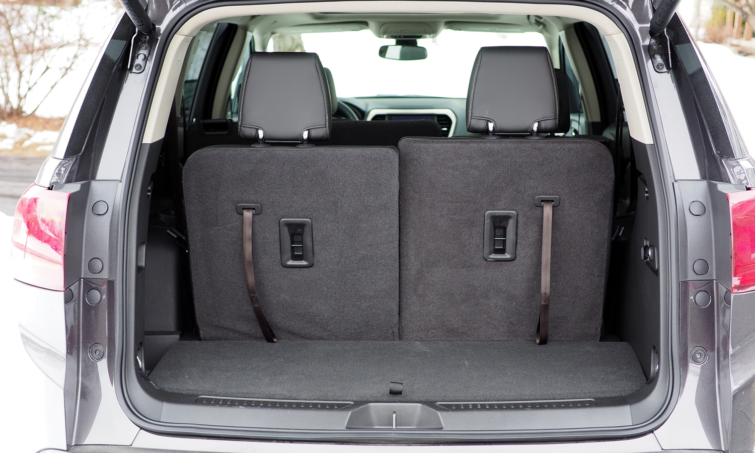 Acadia Reviews: 2017 GMC Acadia cargo area