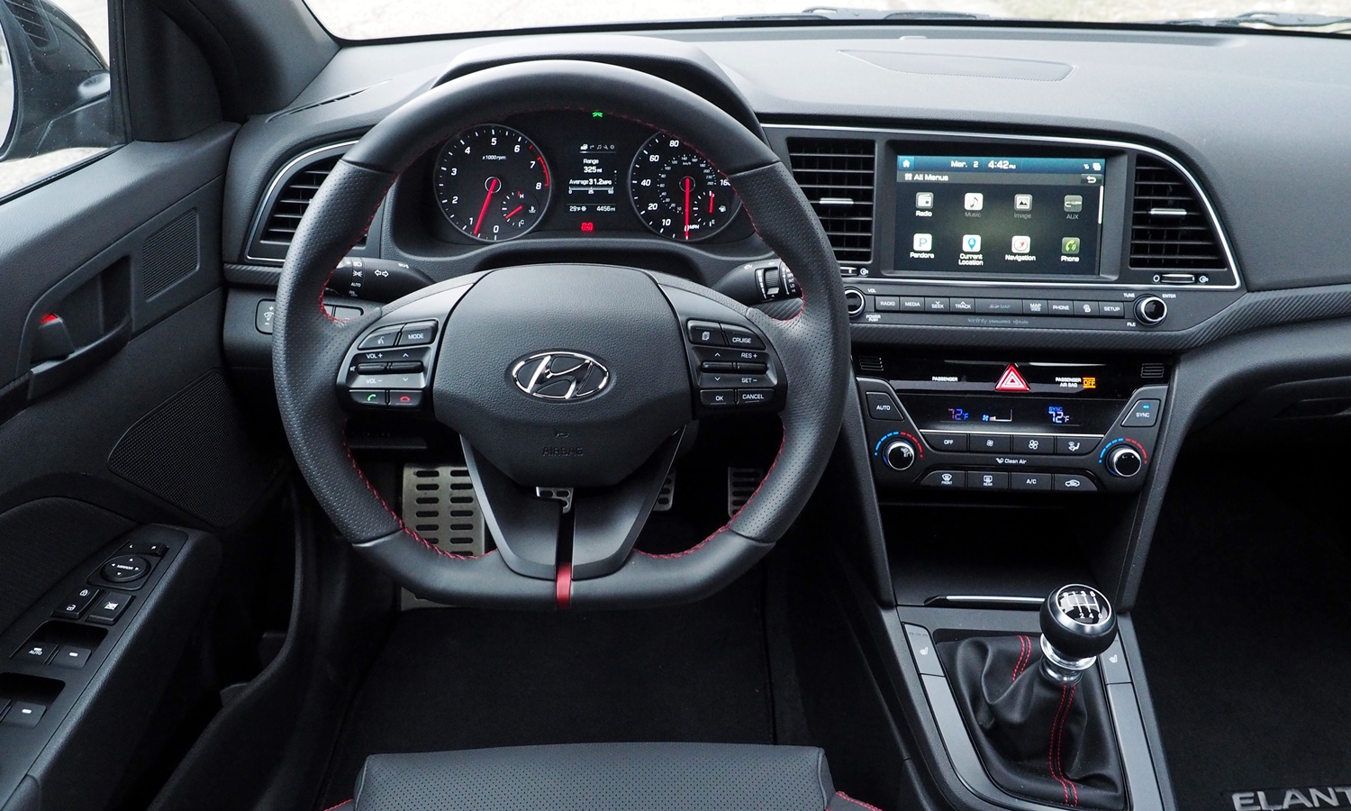 Elantra Reviews: 2017 Hyundai Elantra Sport instrument panel