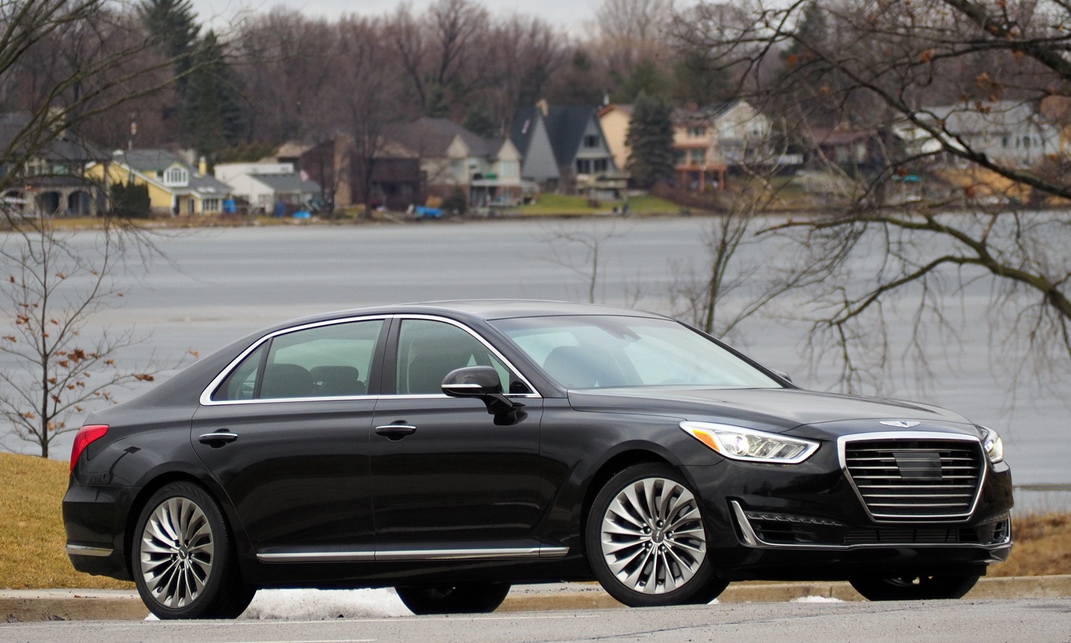 2017 Genesis G90 front quarter view