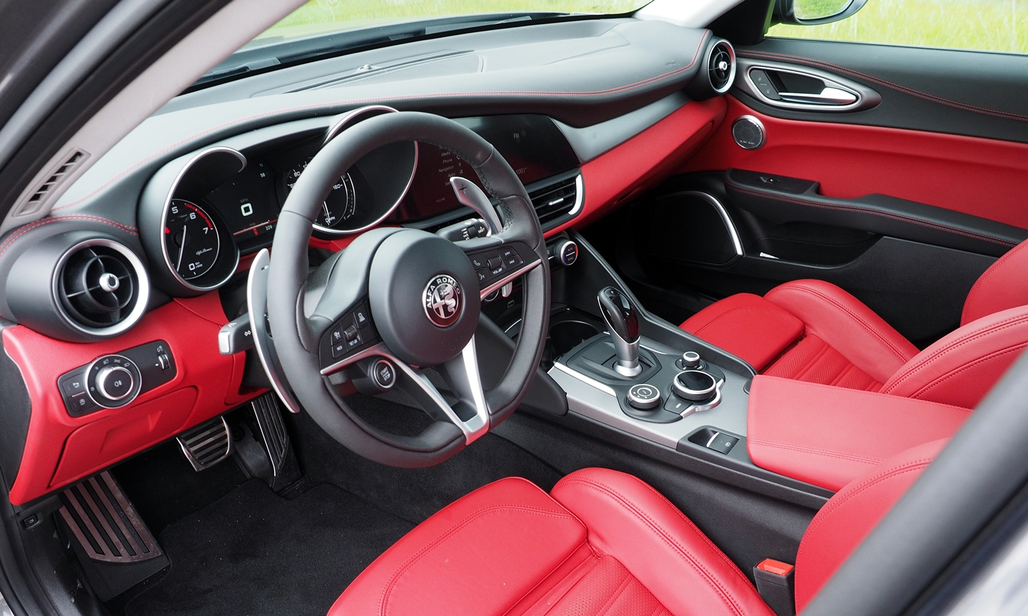 1500610493 Giulia interior 154