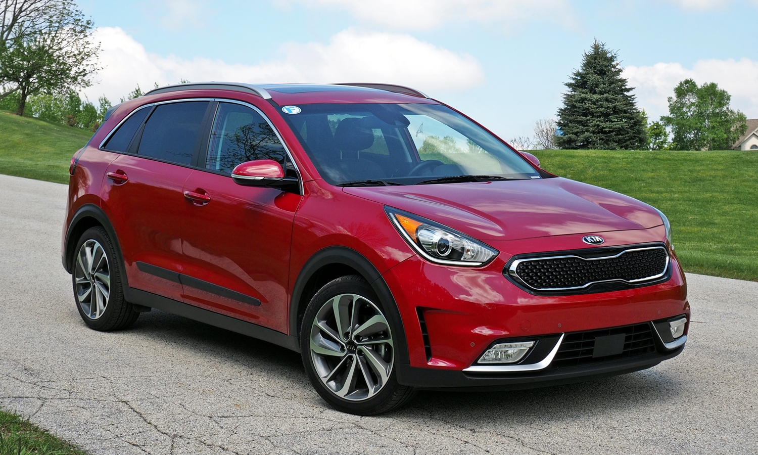 Niro Reviews: Kia Niro Touring front quarter view