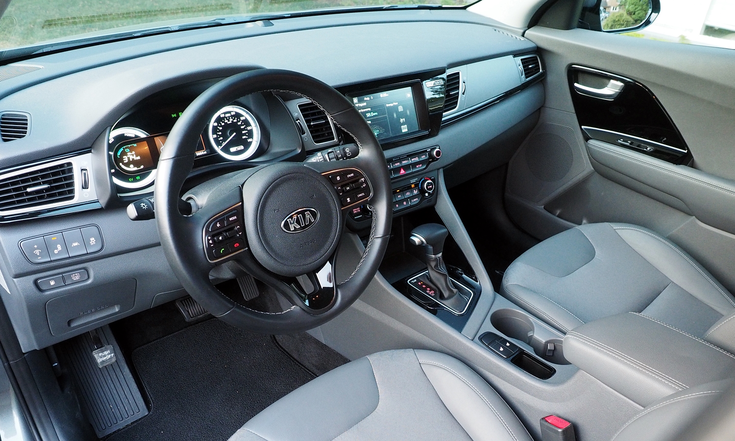 Niro Reviews: Kia Niro EX interior
