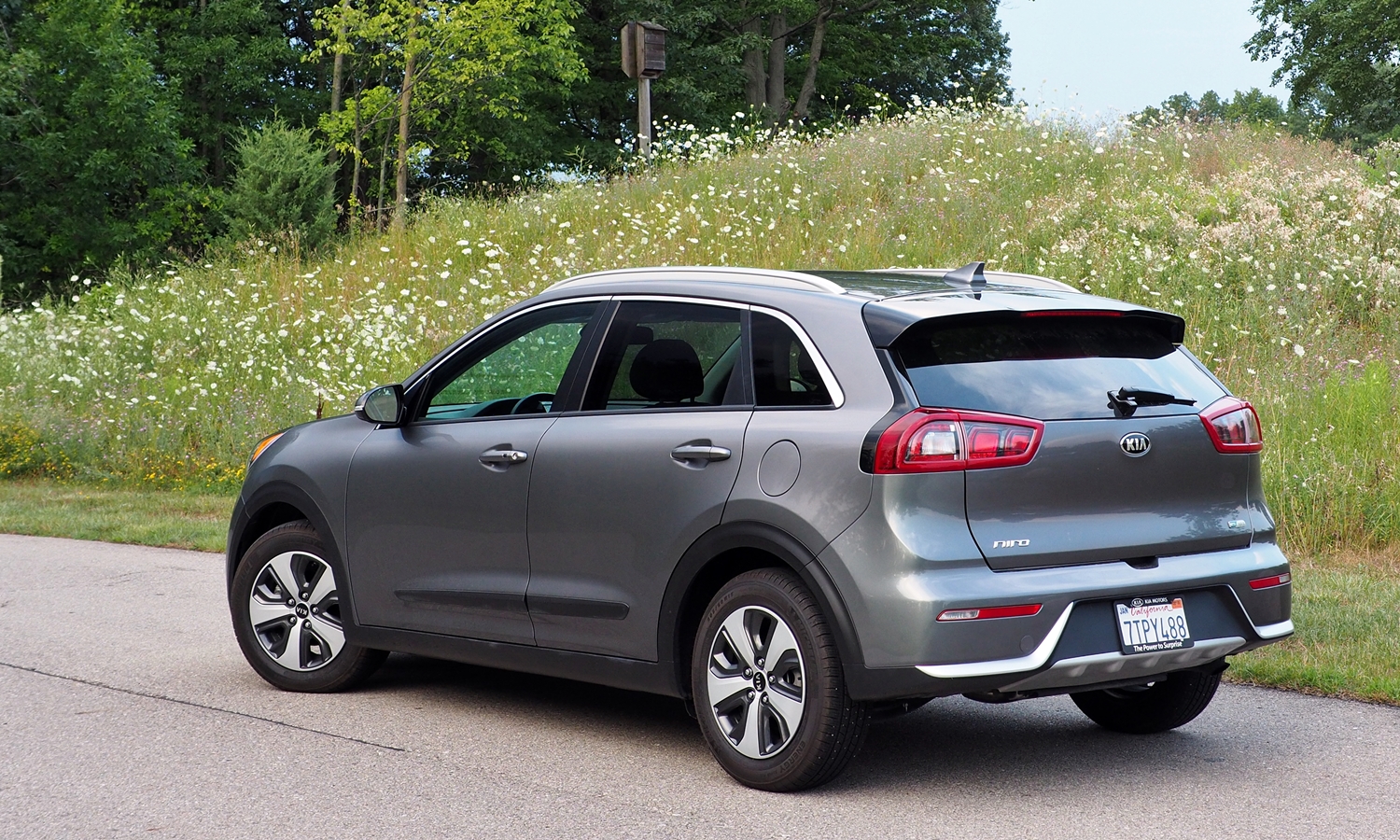 Niro Reviews: Kia Niro EX rear quarter view