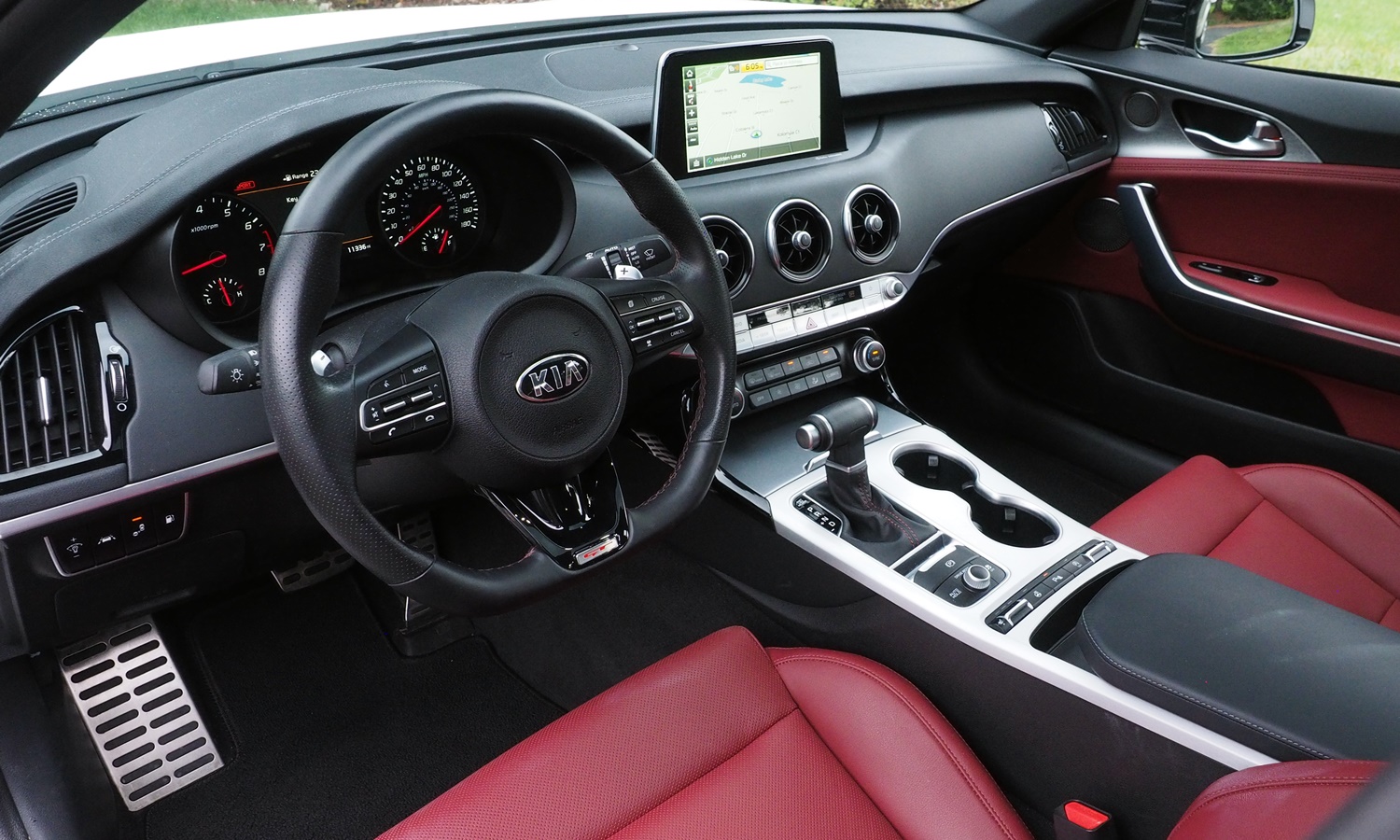 Stinger 2024 Interior Bride Adelina