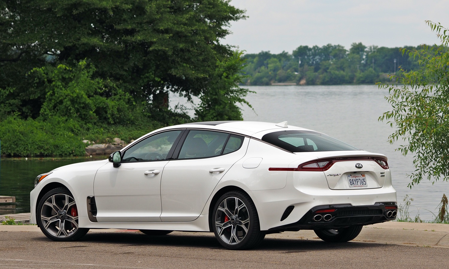 Kia stinger белая