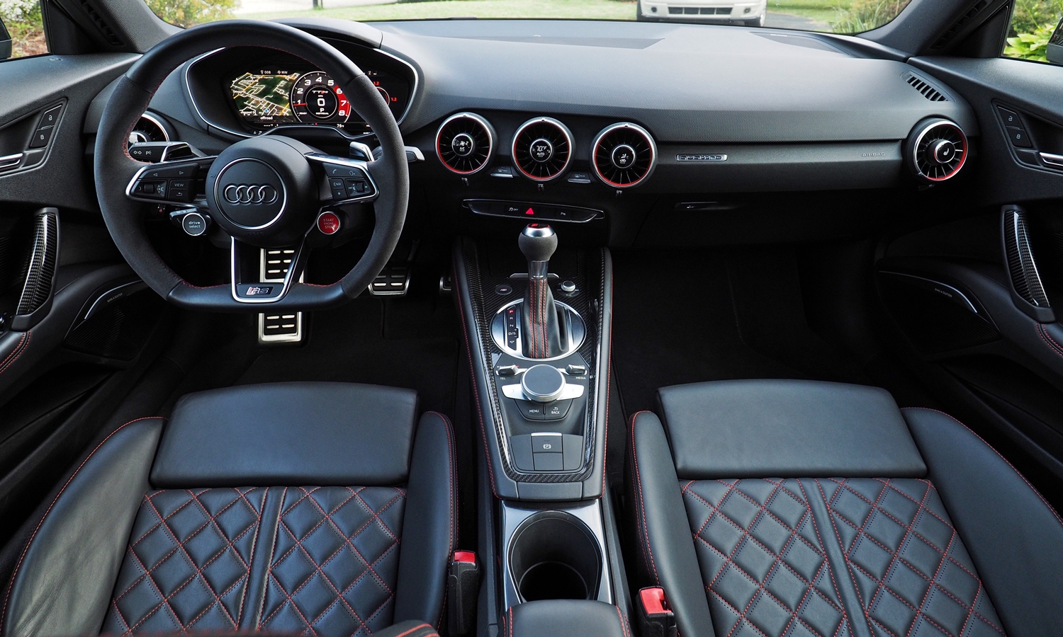 Audi TT Photos: Audi TT RS instrument panel full width