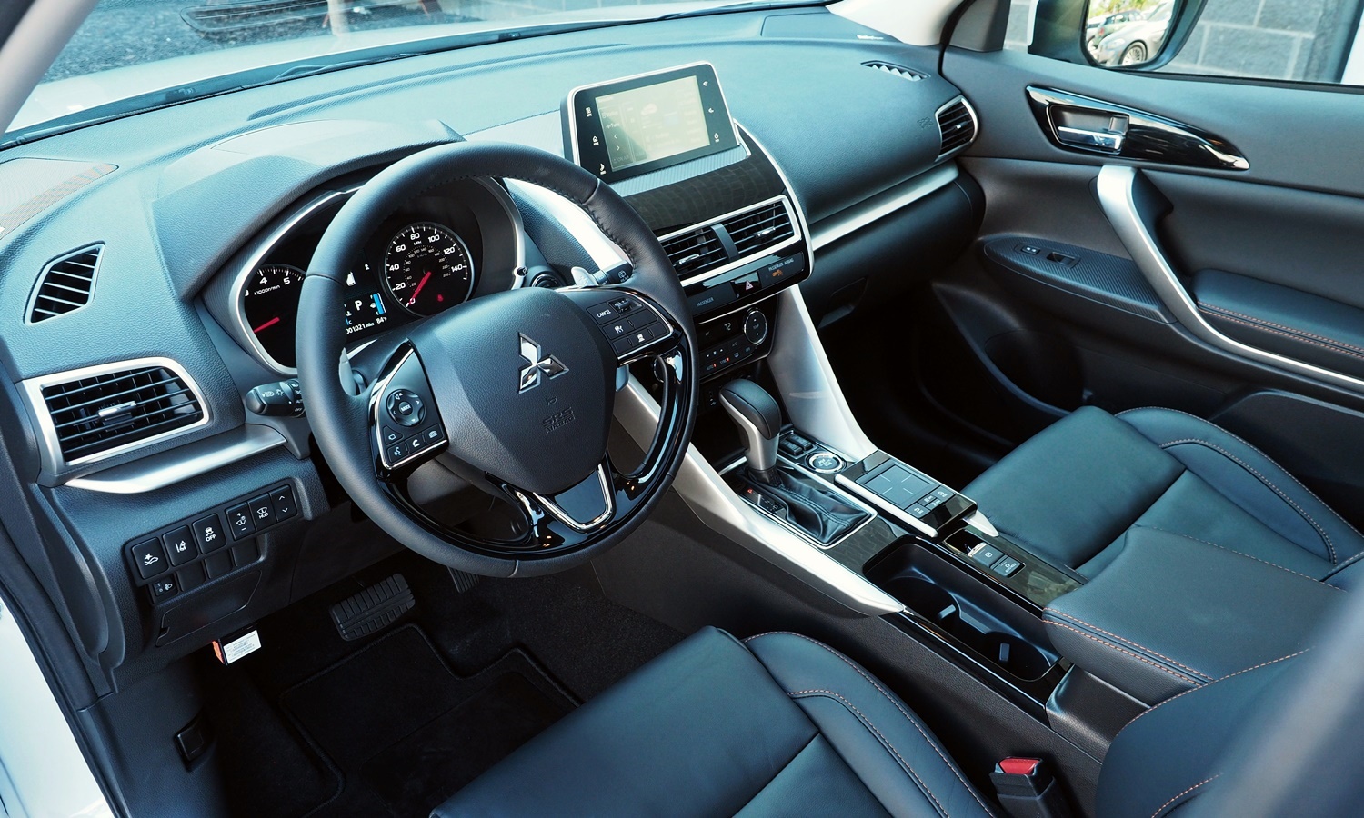 Eclipse Cross Reviews: 2018 Mitsubishi Eclipse Cross interior