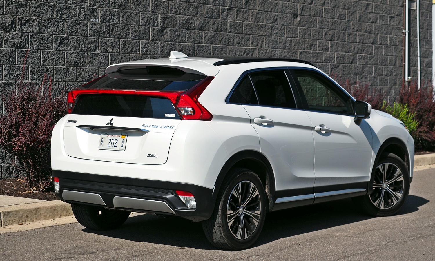 Eclipse Cross Reviews: 2018 Mitsubishi Eclipse Cross rear quarter view