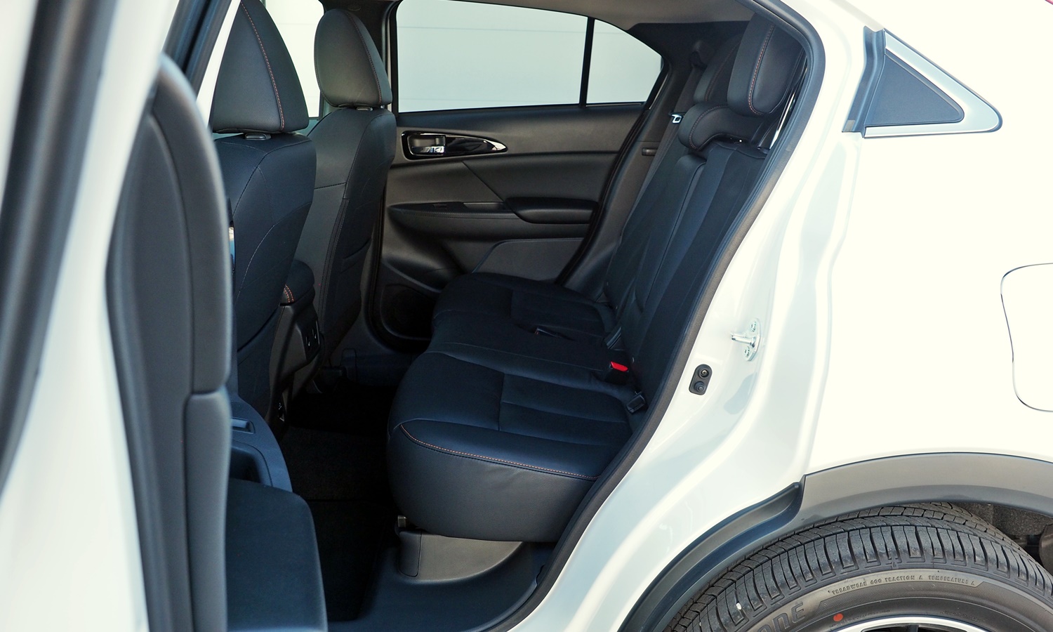 Eclipse Cross Reviews: 2018 Mitsubishi Eclipse Cross rear seat