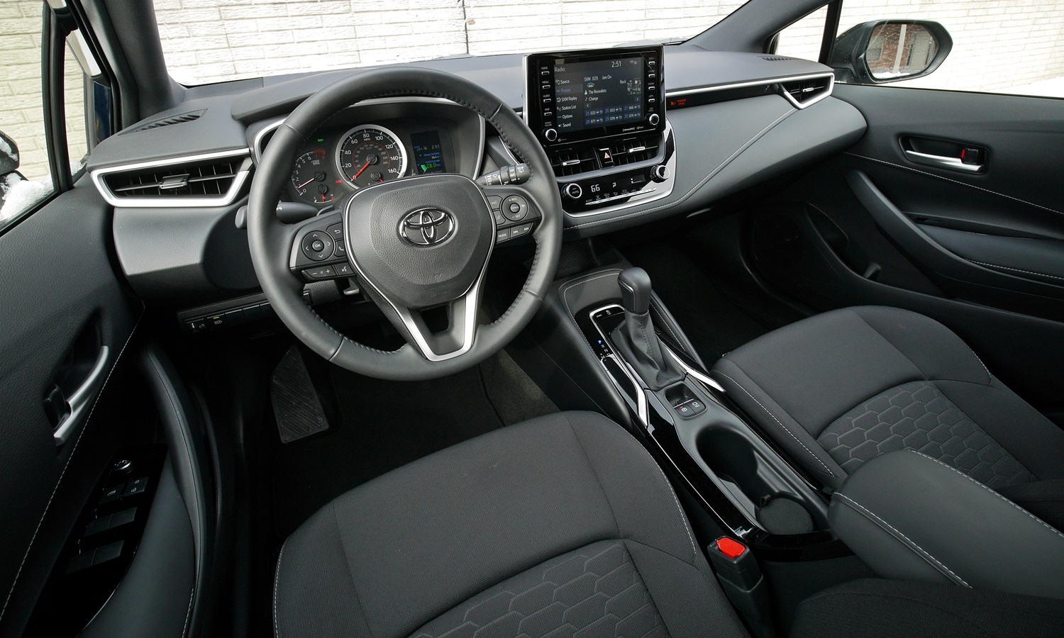 Toyota Corolla Hatchback Photos: Toyota Corolla Hatchback interior