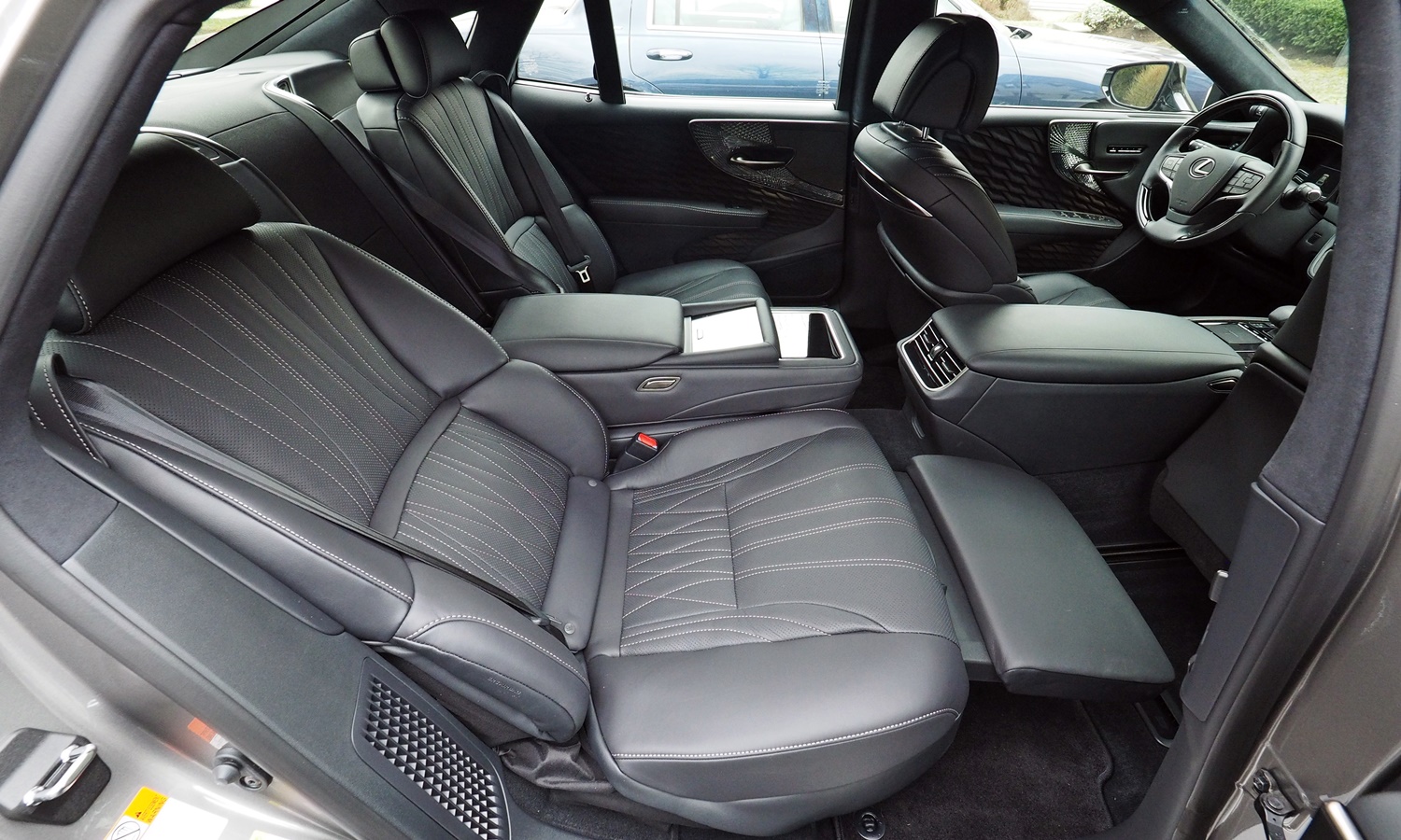 LS Reviews: Lexus LS 500h rear recliner