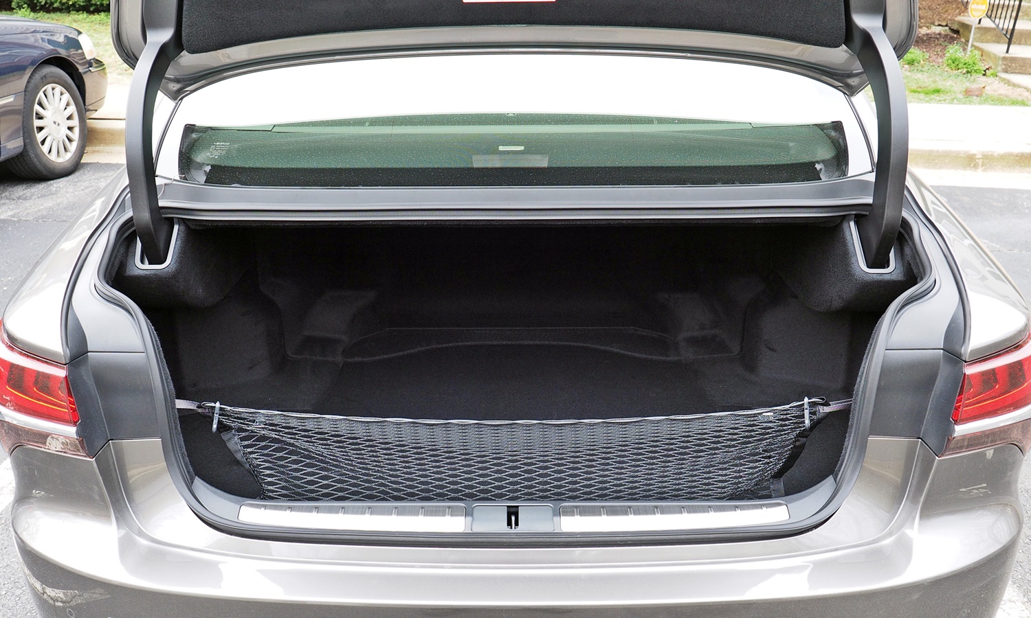 LS Reviews: Lexus LS 500h trunk