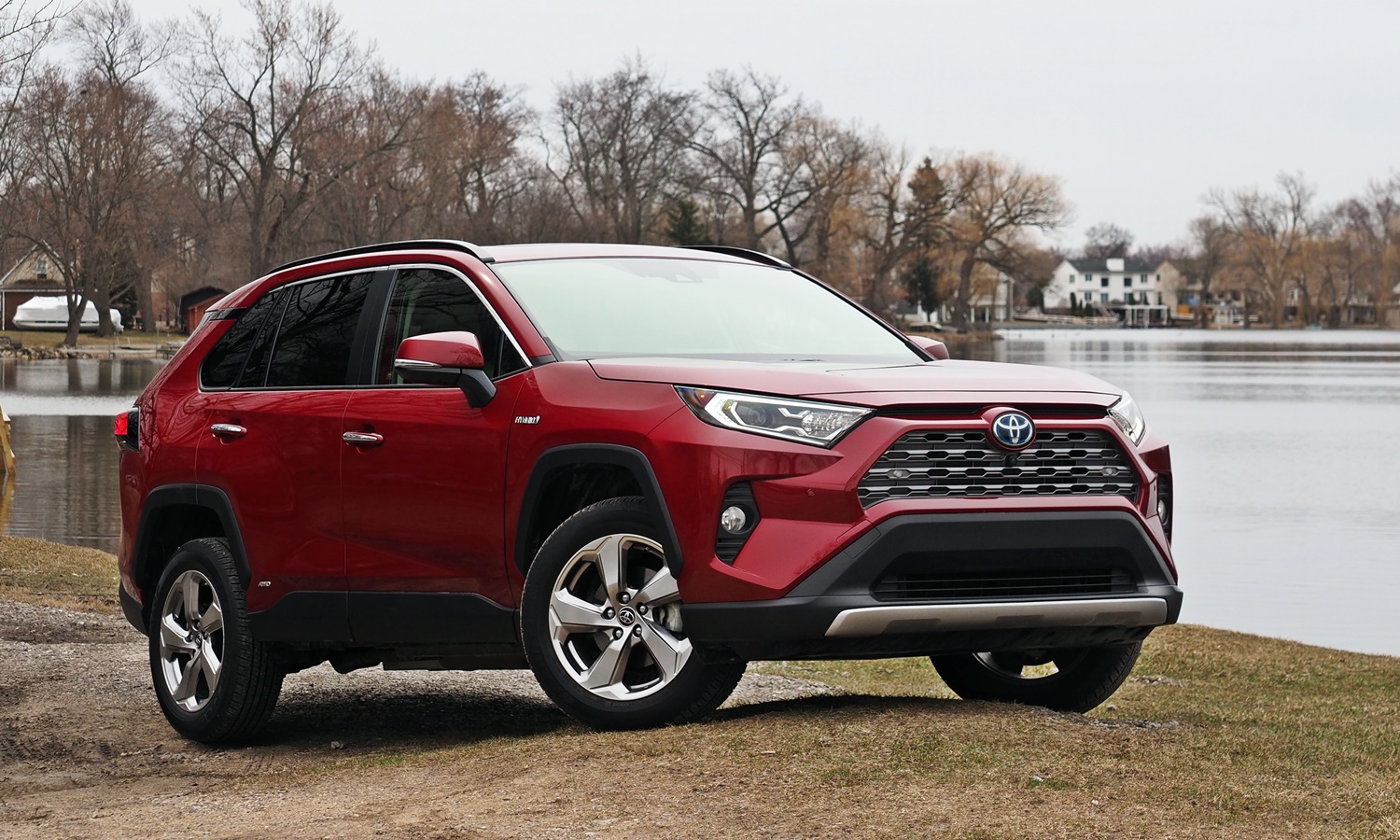 2019 Toyota RAV4 front quarter view