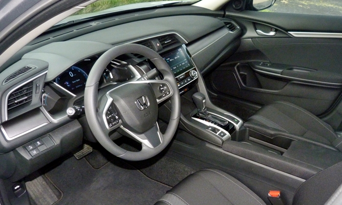 Kia Forte Photos: 2016 Honda Civic interior