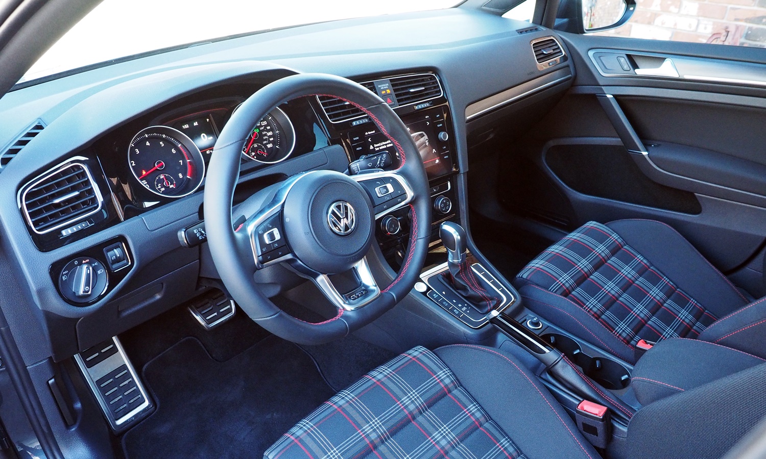 Hyundai Veloster Photos: VW GTI interior