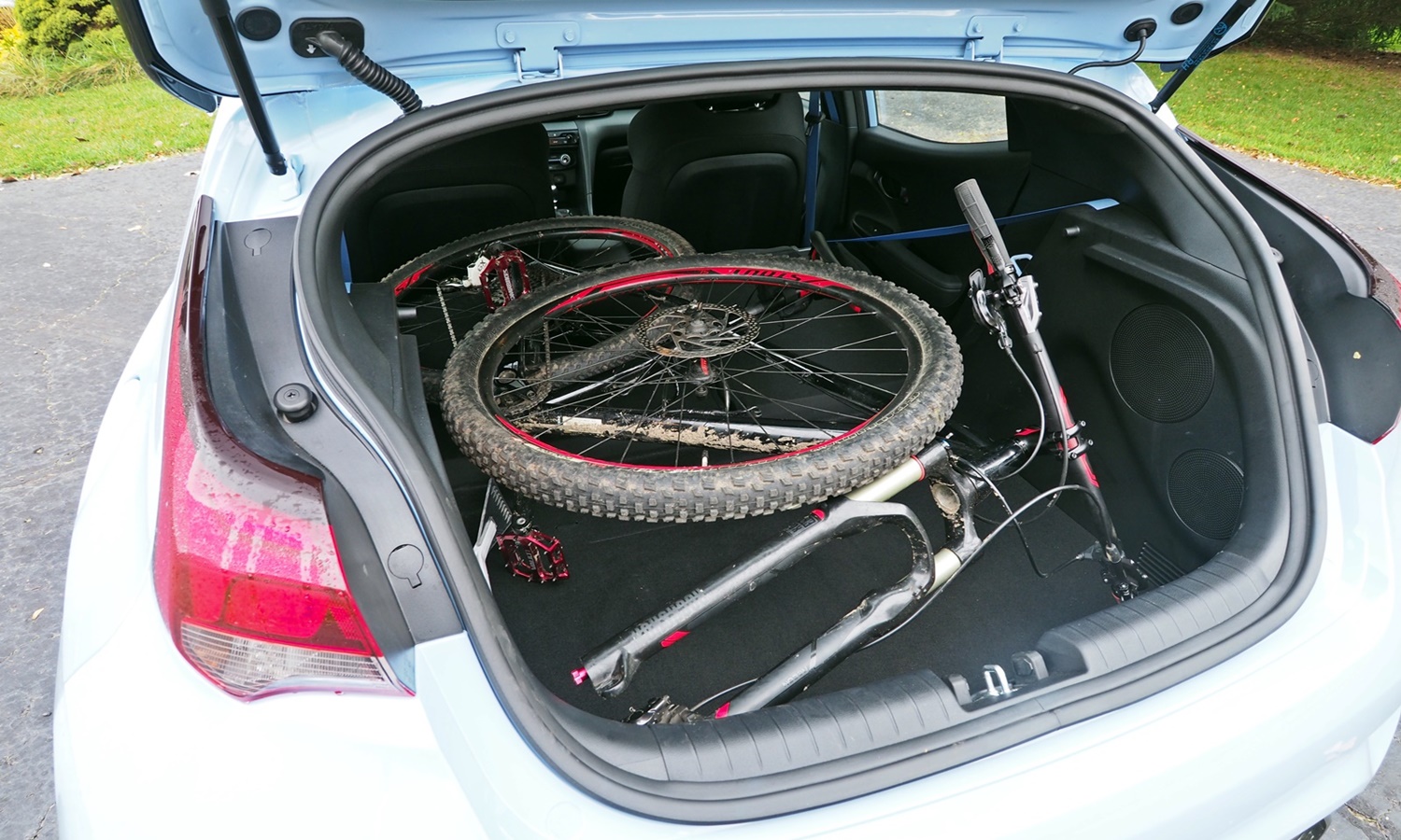 Veloster Reviews: Hyundai Veloster N cargo area seats folded