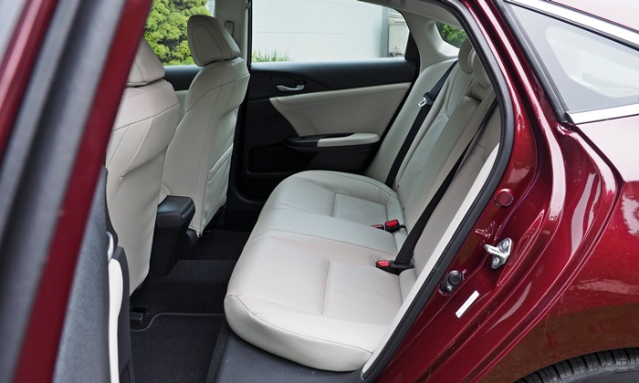 Insight Reviews: Honda Insight rear seat