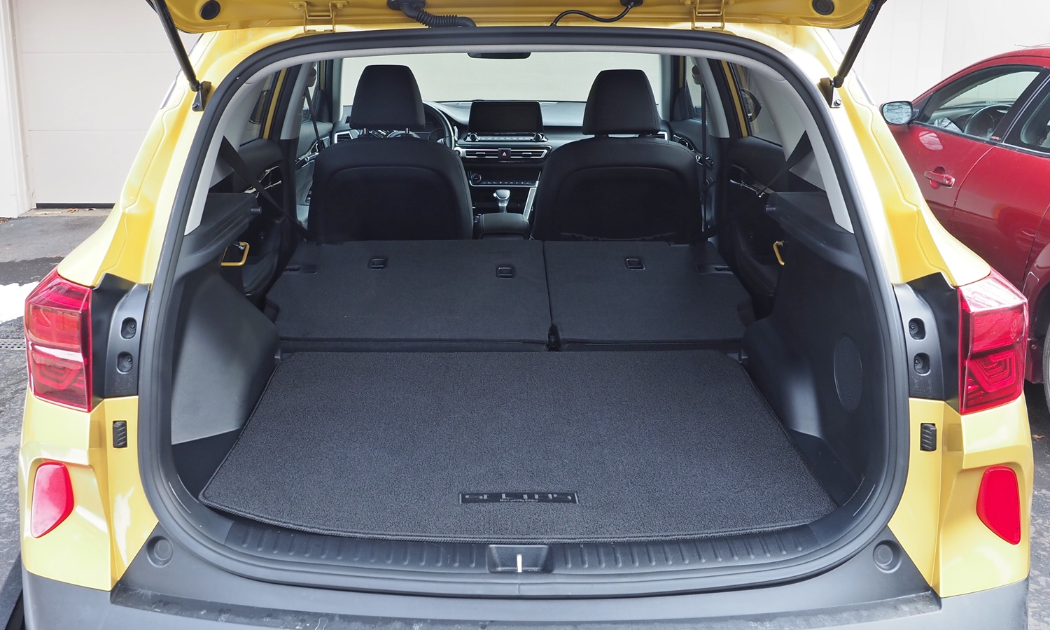 Seltos Reviews: Kia Seltos cargo area with seat folded