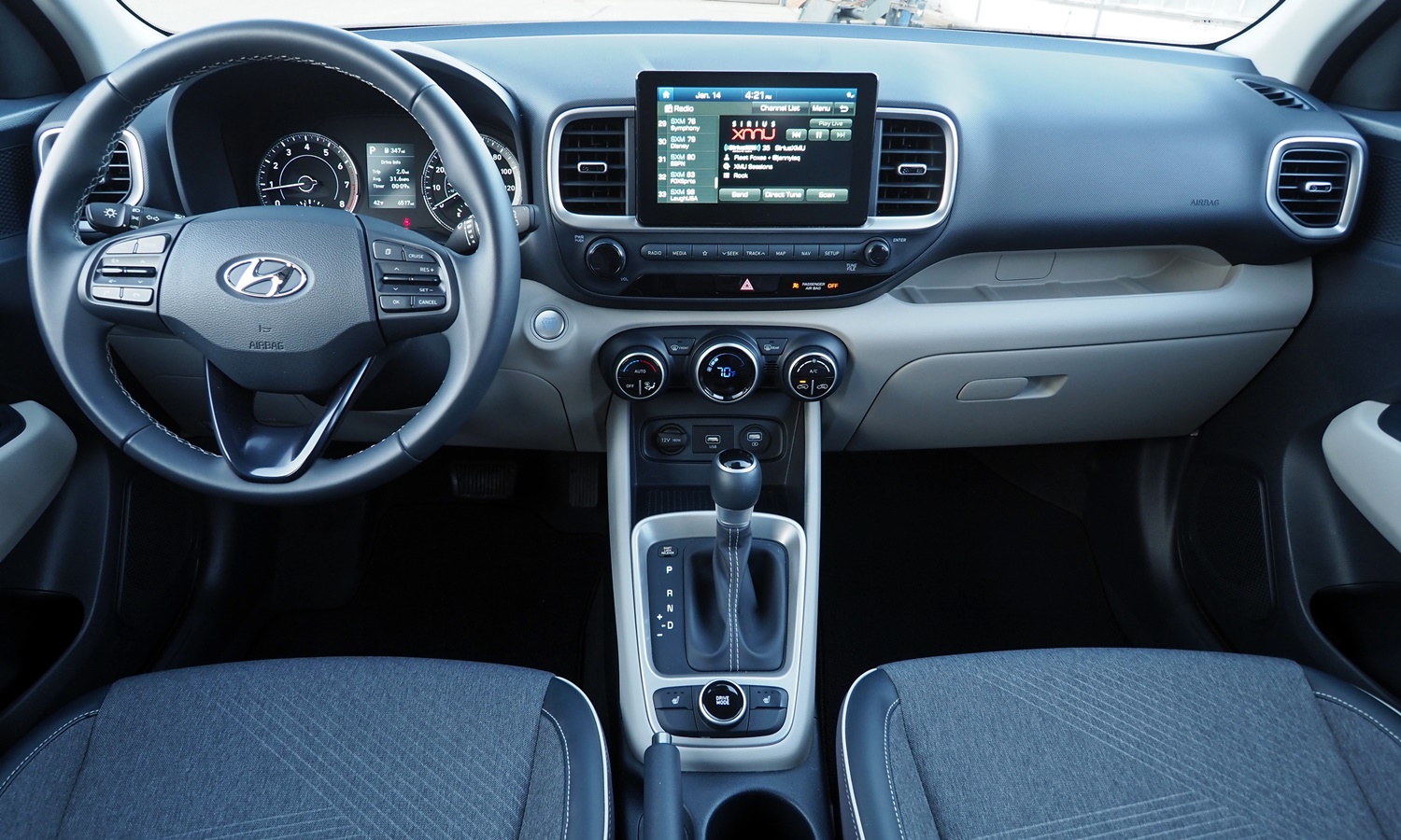 Venue Reviews: Hyundai Venue instrument panel full