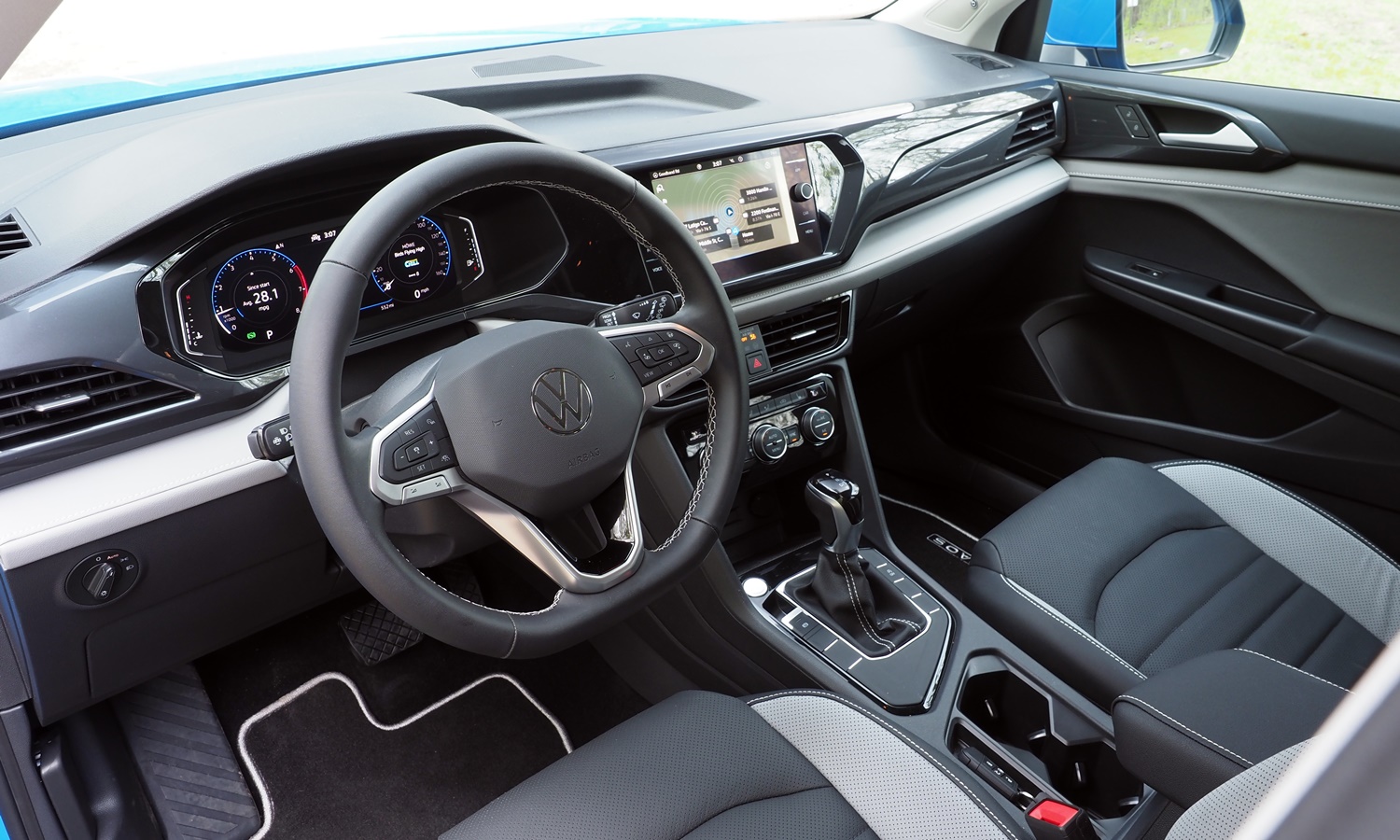 Taos Reviews: 2022 Volkswagen Taos interior