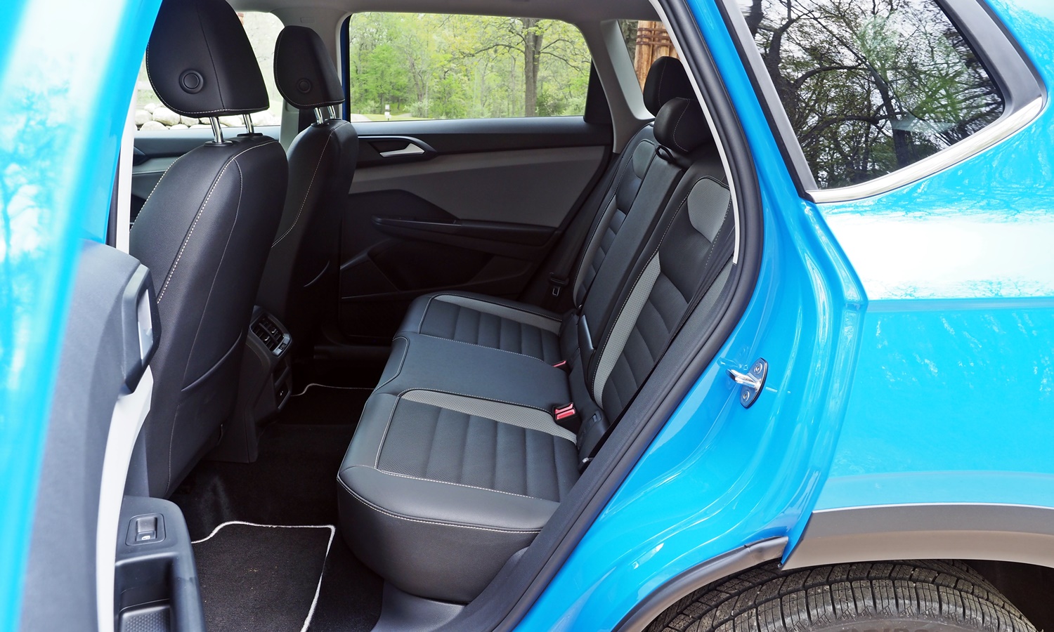 Taos Reviews: 2022 Volkswagen Taos rear seat