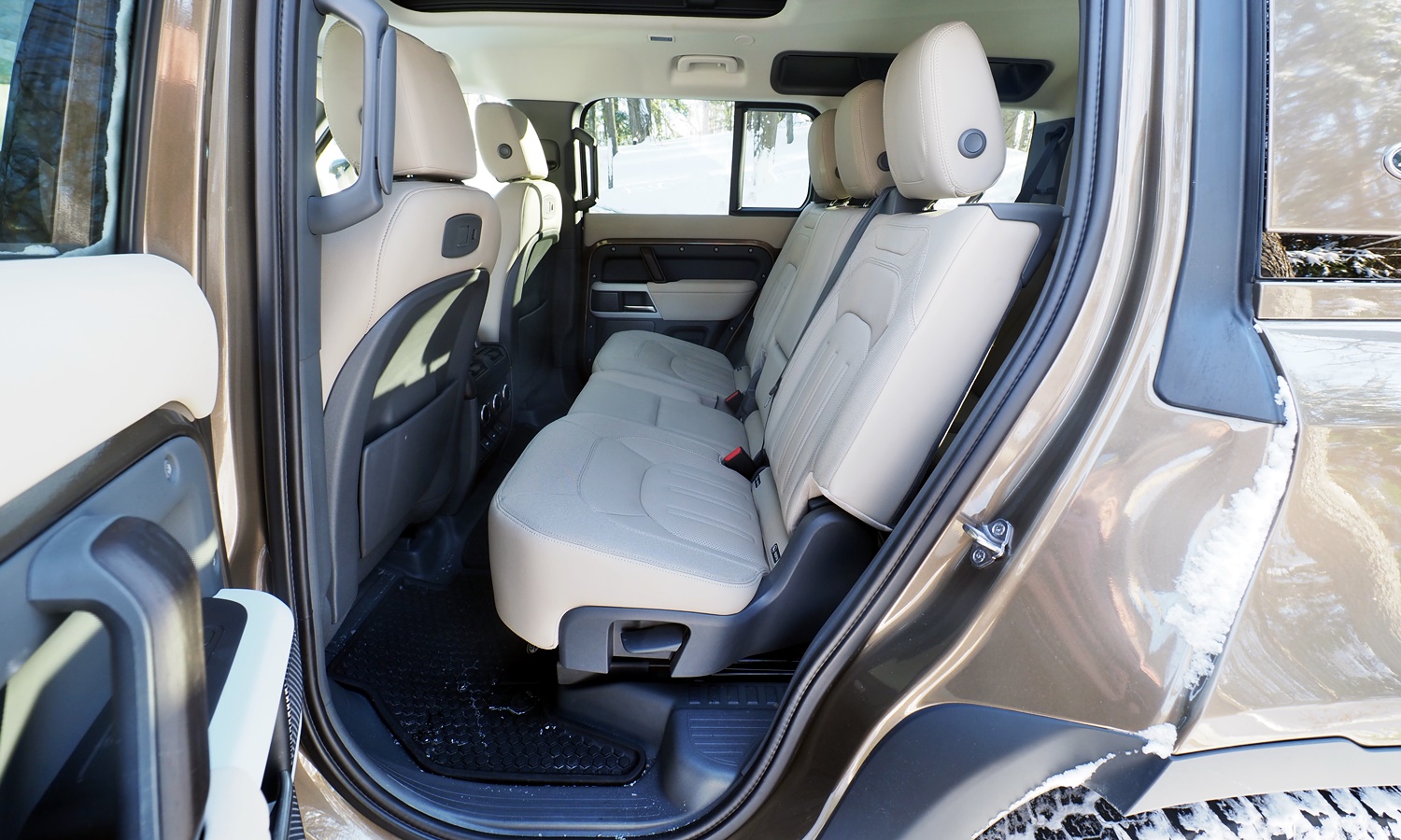 Defender Reviews: Elantra
Land Rover Defender 110 second-row seat