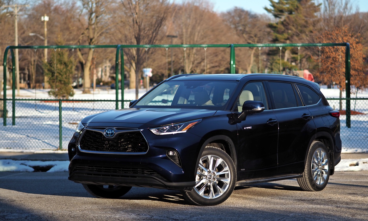 Toyota Highlander Hybrid front quarter view