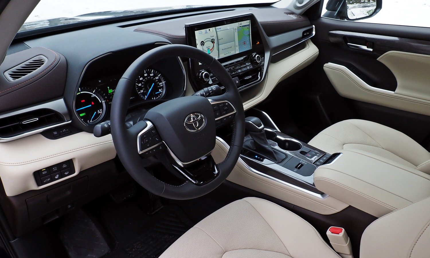 Highlander Reviews: Toyota Highlander Hybrid interior