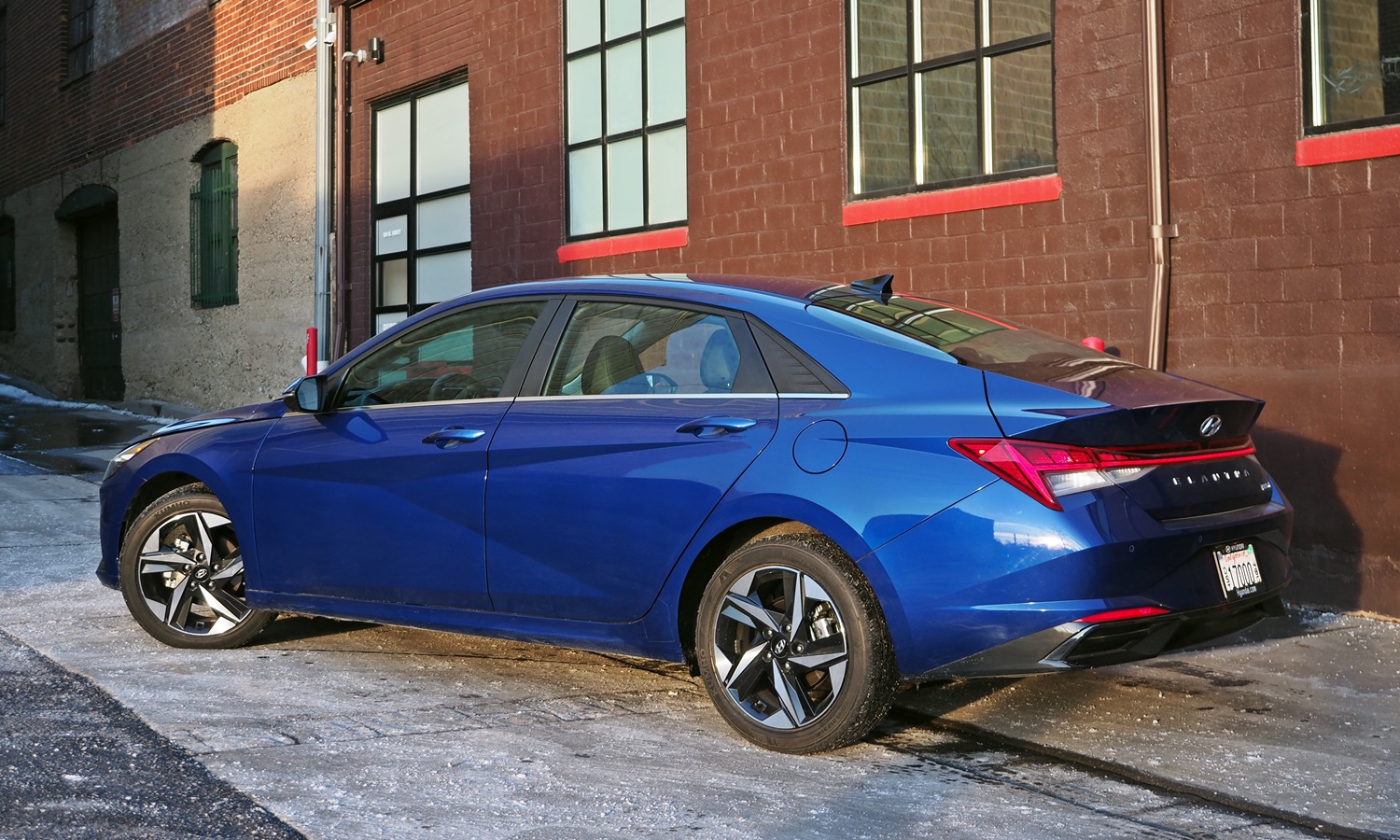 Elantra Reviews: 2021 Hyundai Elantra rear quarter view