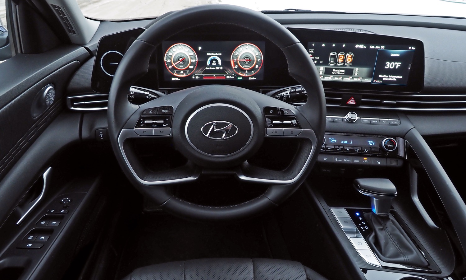 Elantra Reviews: 2021 Hyundai Elantra instrument panel