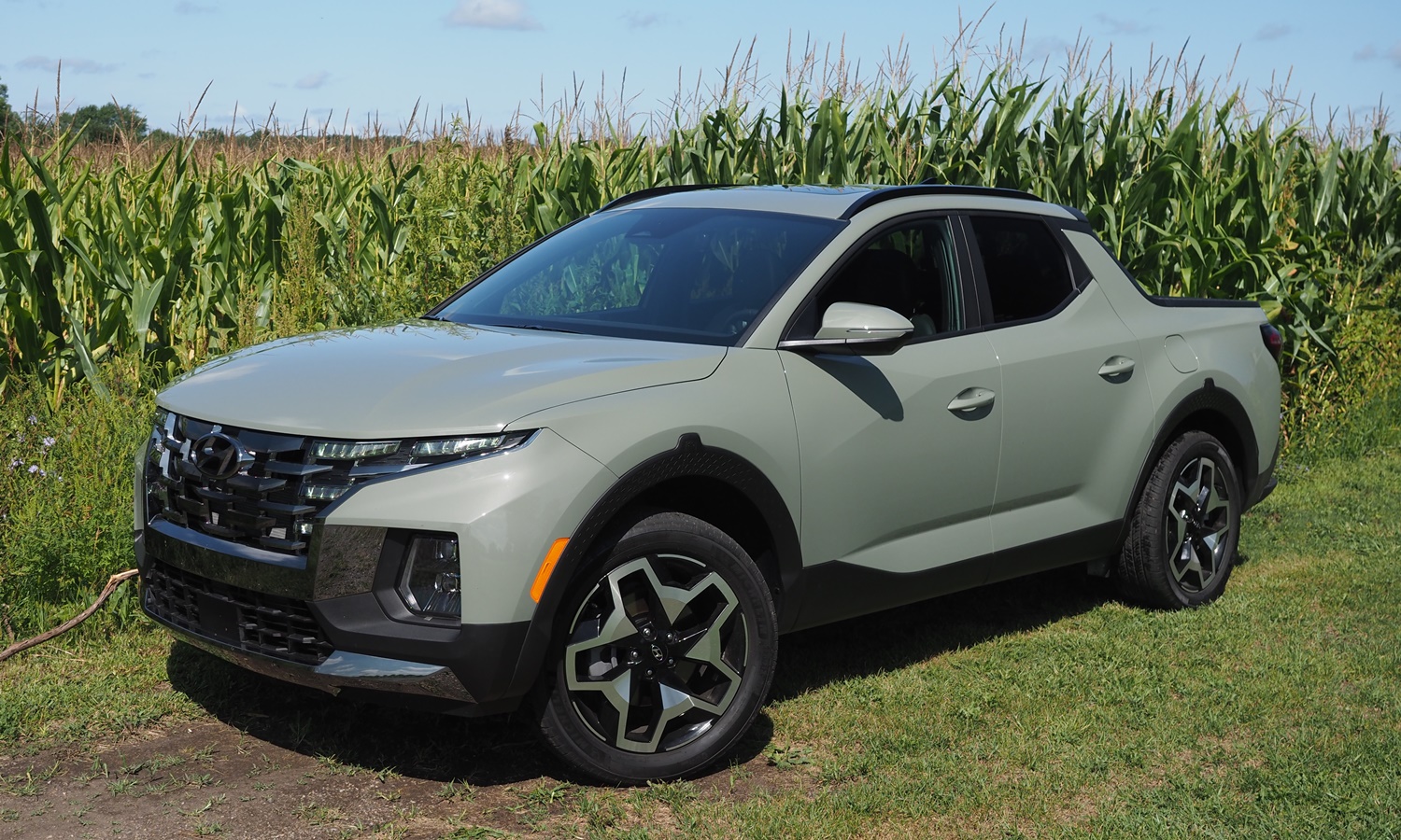 Hyundai Santa Cruz front quarter view