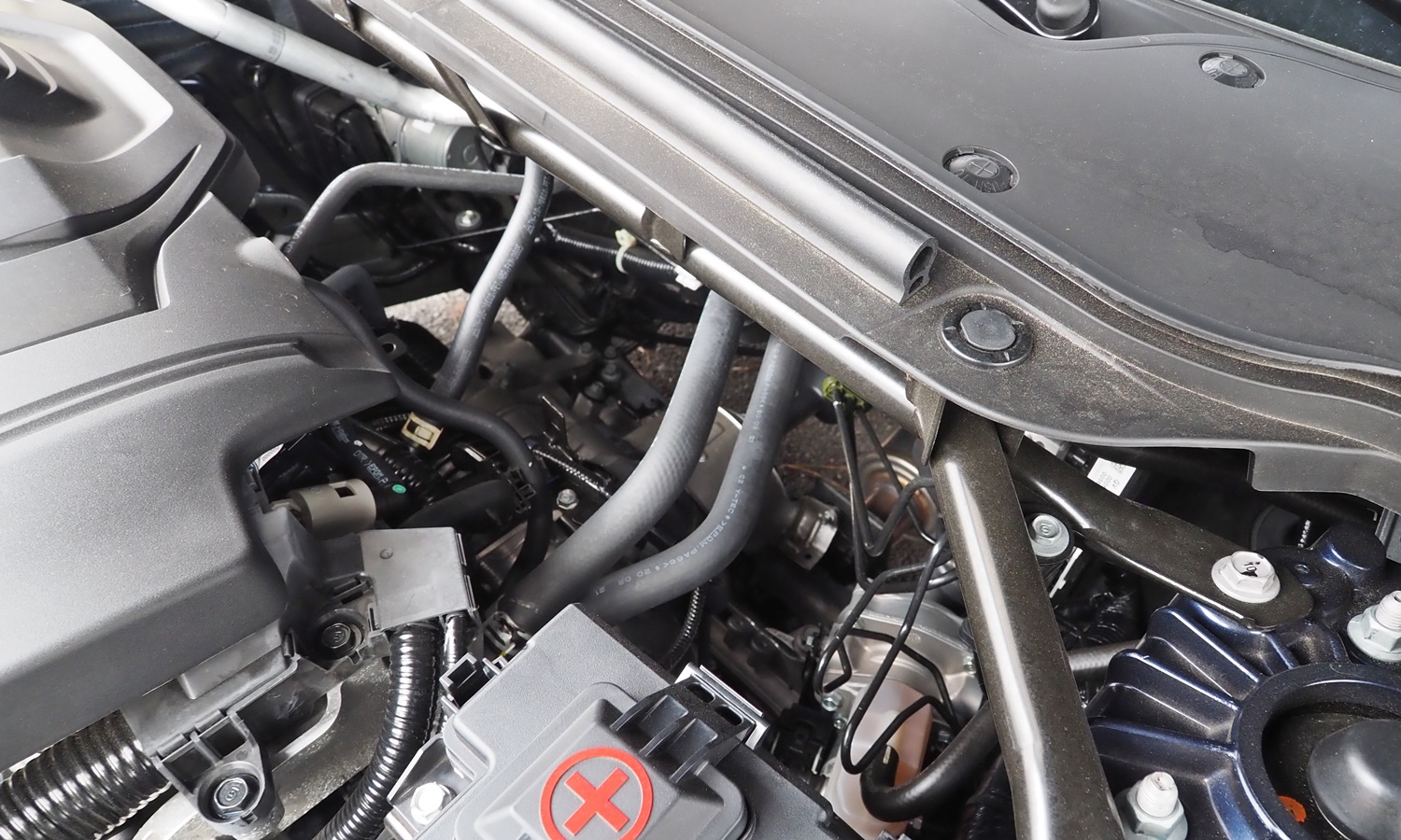 Acura TLX Photos: Acura TLX 2.0T engine compartment